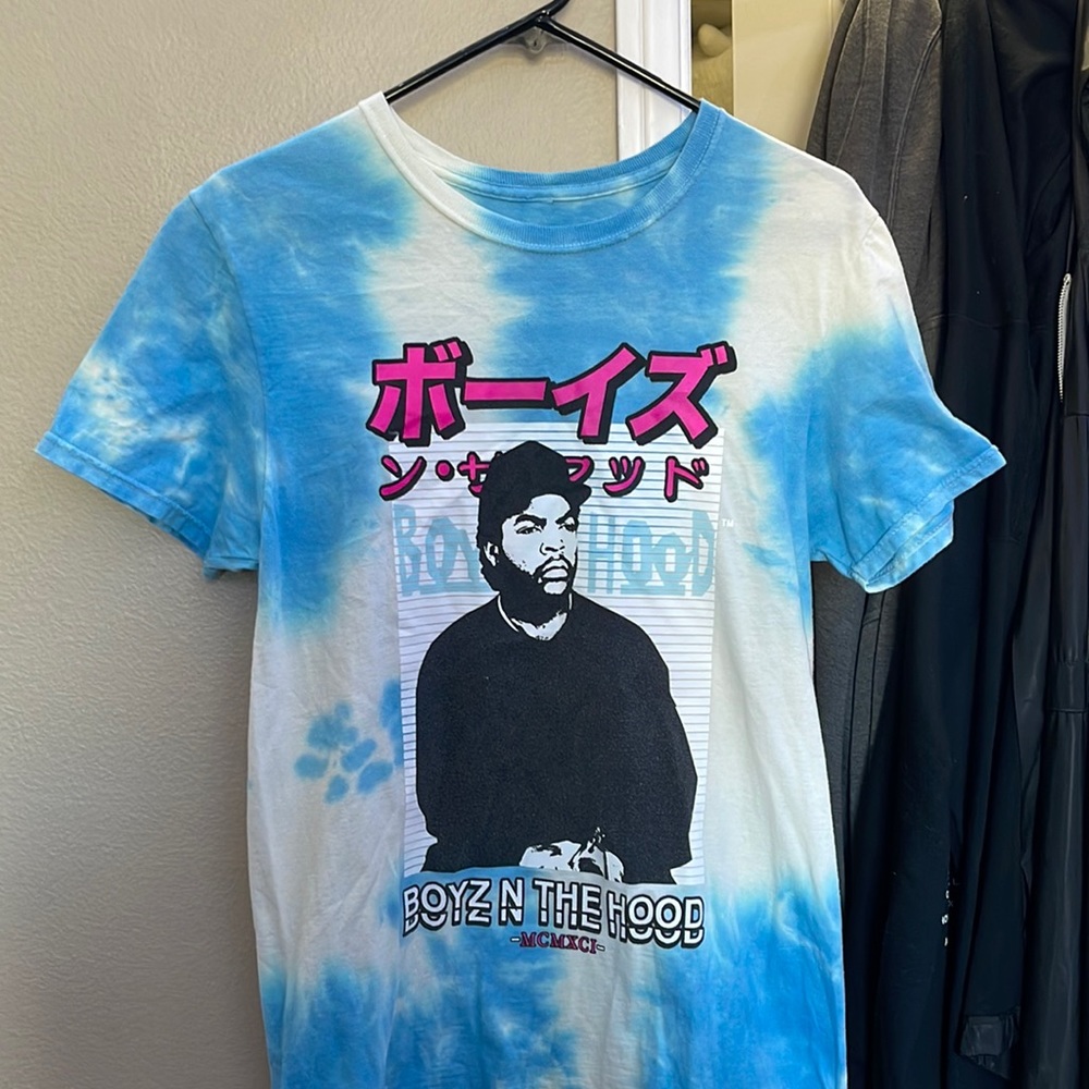 Thirty single, Boyz N the Hood t-shirt